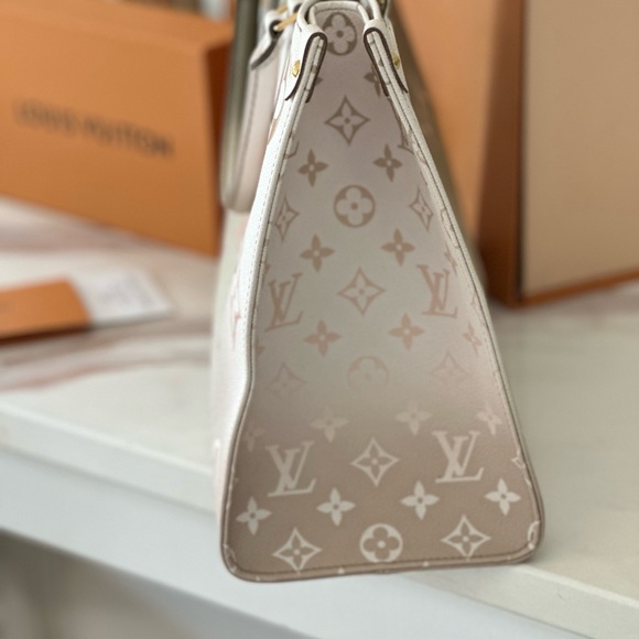 Authentic Louis Vuitton On The Go MM Sunset Kaki. 🌸👜 - Picture 4 of 13